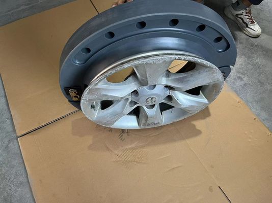 装甲車両はパンクしたタイヤを挿入する安全Runflat防弾緊急のシステムを動かす